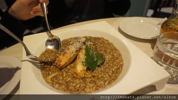 跳舞香水牛肝菌菇燉飯