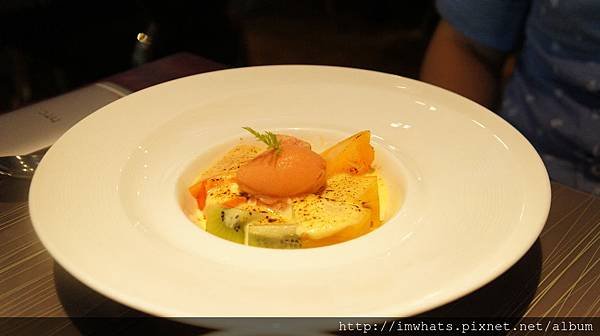 D&amp;C bistro時令水果佐巴沙庸醬汁.JPG