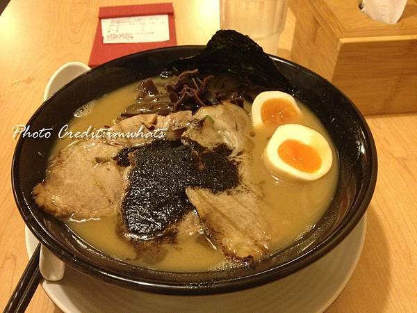 世田谷拉麵黑豚骨拉麵-豪華.JPG