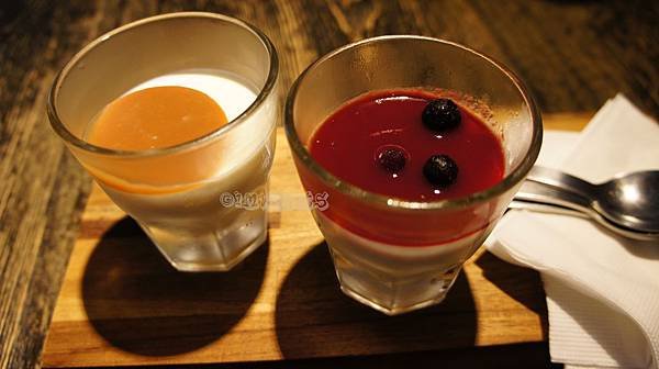 鬍子餐酒野莓鮮奶酪焦糖鮮奶酪.JPG