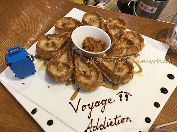 voyage addiction花生醬肉鬆煉乳麻糬鬆餅.JPG