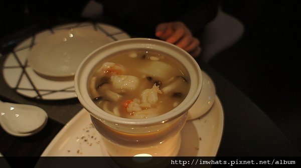 花膠龍皇杏仁魚骨濃湯.JPG