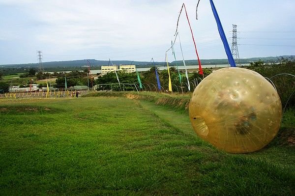 flyingball.jpg