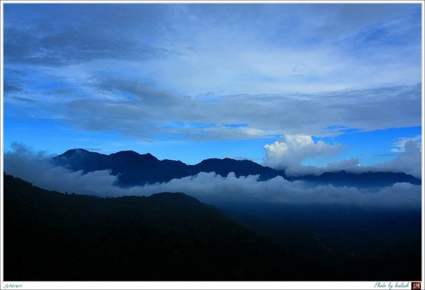 S980801雨後飄冉的煙嵐【大雪山】.jpg