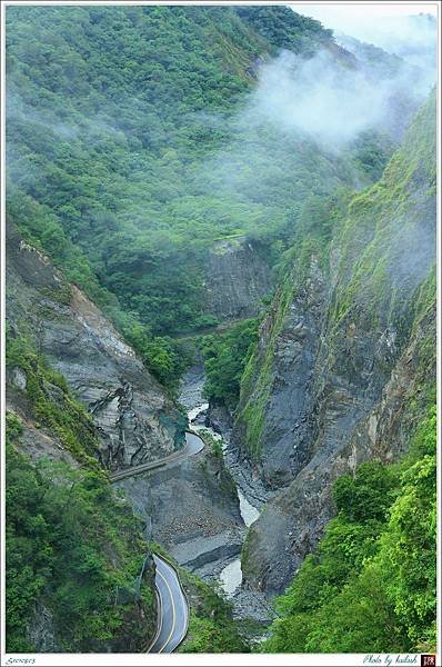 S1010803險峻壯麗的絕壁【霧鹿峽谷】