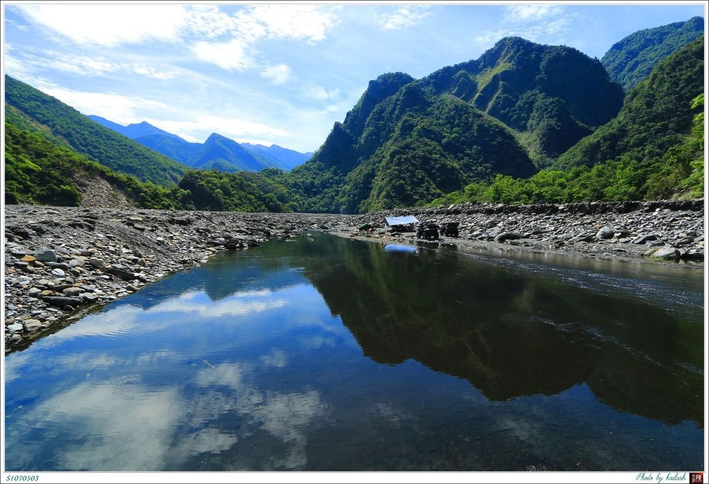 S1070503山影倒映的溫泉【萬山溫泉】.jpg