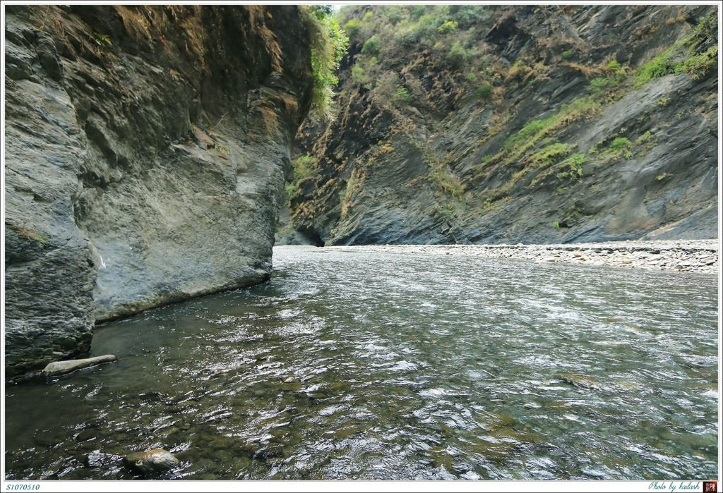 S1070510峭壁夾峙的峽谷【萬山溫泉】.jpg