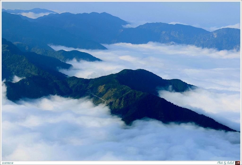 S1070218曙光灑落的雲海【郡大山】