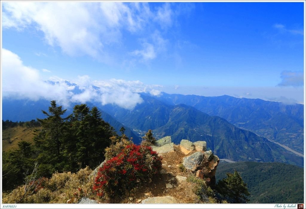 S1070221山巔俯瞰東埔村【郡大山】