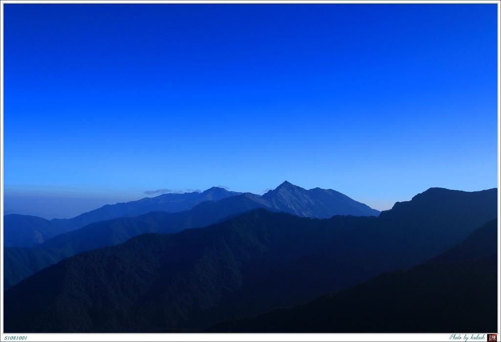 S1081001軒昂的中央尖山【鈴鳴山】.jpg