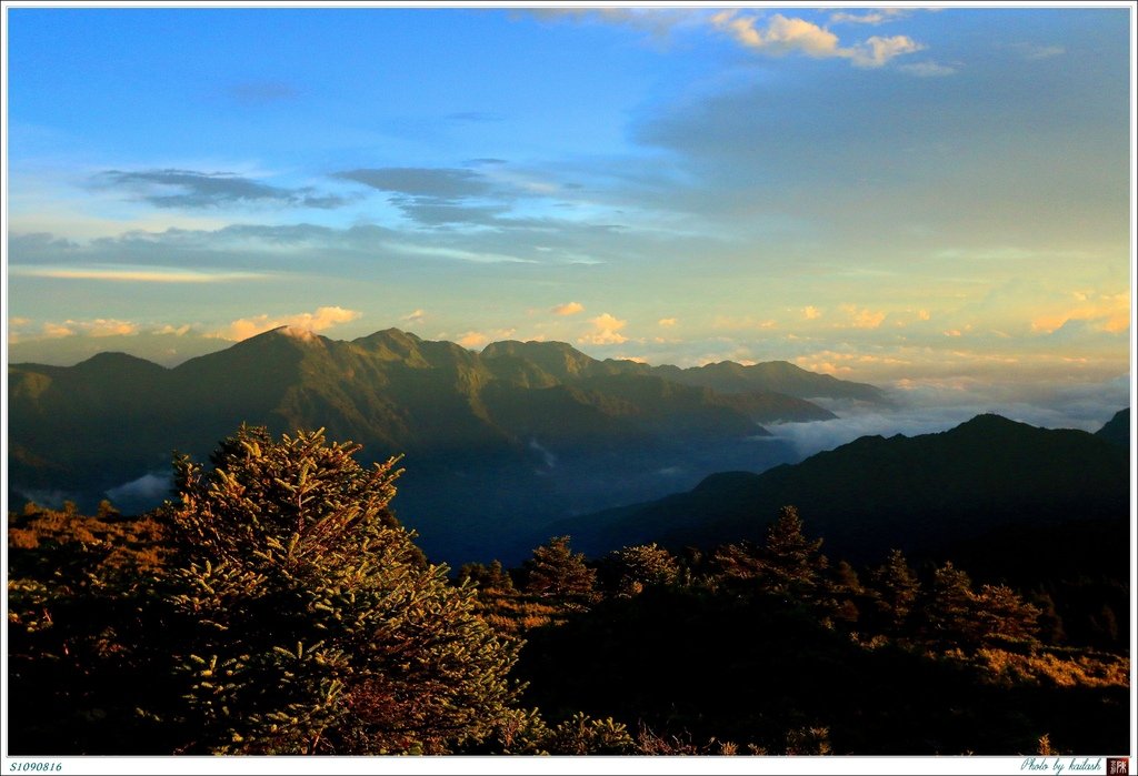 S1090816餘暉染金的峻峰【大雪山】.jpg