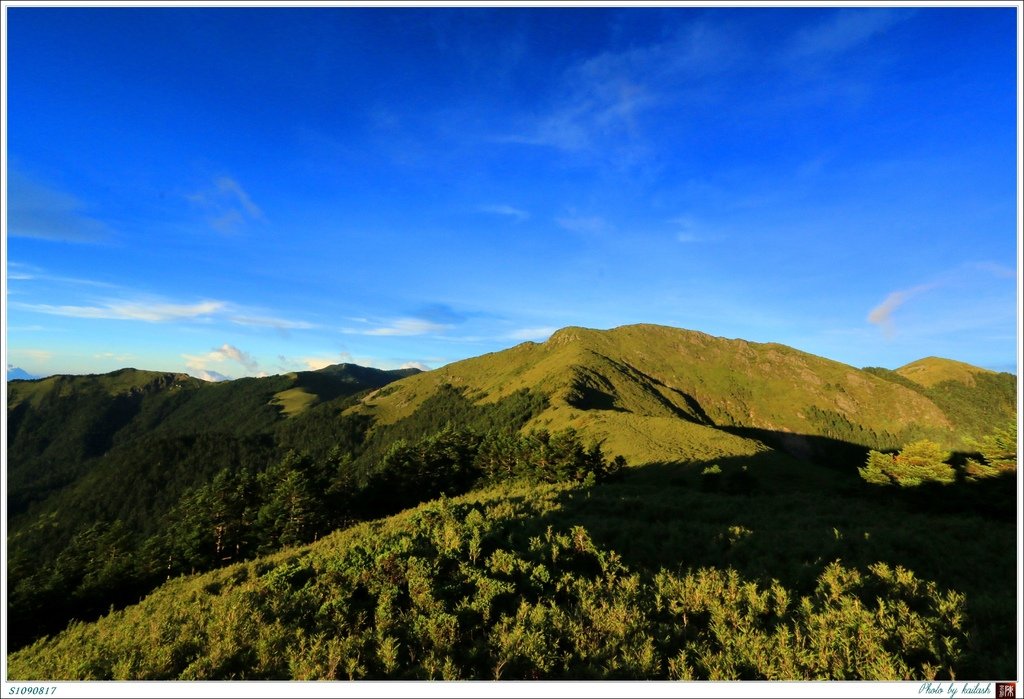 S1090817餘暉染金的峻峰【大雪山】.jpg