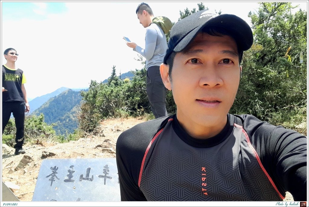 P1091001最先攻頂的喜悅【庫哈諾辛山】.jpg