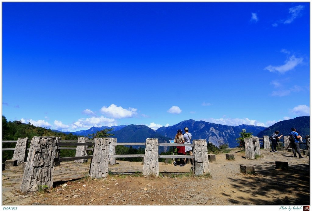 S1091033雲峰與玉山群峰【天池】.jpg