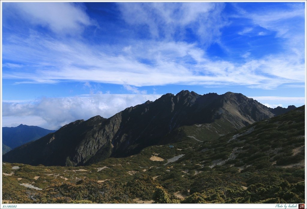 S1100202山坳的圓峰山屋【圓峰】.jpg