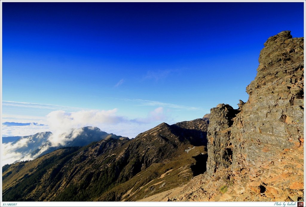 S1100207巉峻嶮巘的峭壁【三叉峰】.jpg