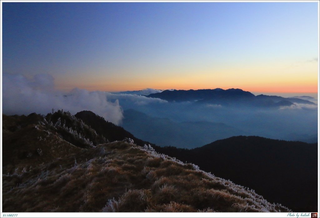 S1100277暮靄氤氳的山壑【能高南峰】.jpg