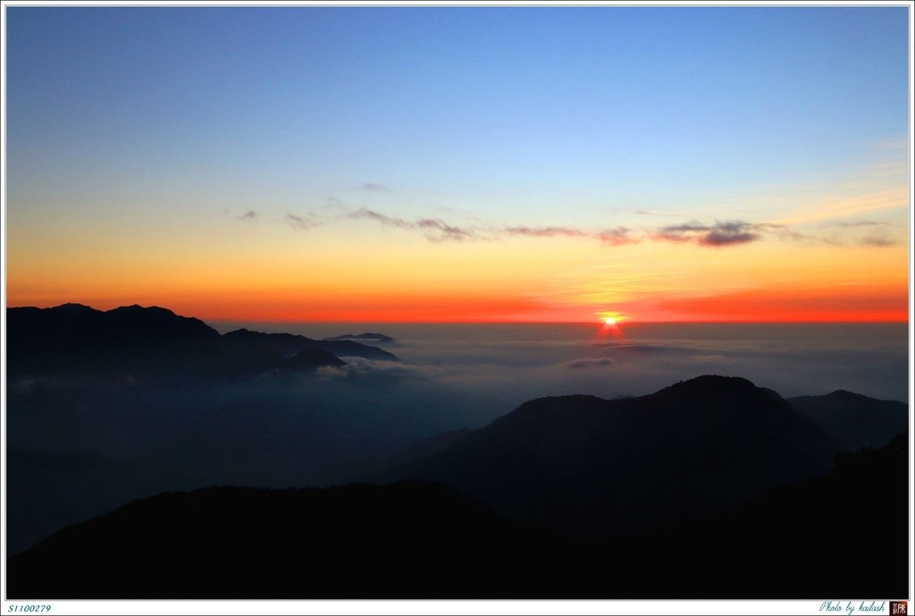 S1100279沉落雲海的夕陽【能高南峰】.jpg