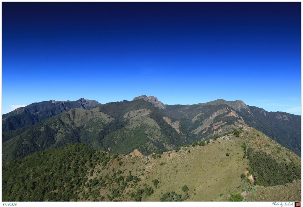S1100829嵯峨的玉山群峰【八通關】.jpg