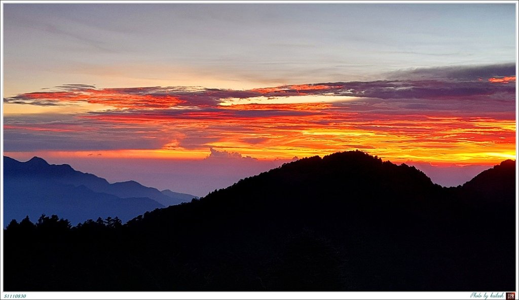S1110830奼紫嫣紅的朝霞【新康山】.jpg