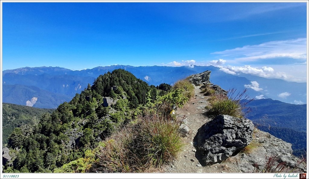 S1110823尖聳的天宮堡壘【新康山】.jpg
