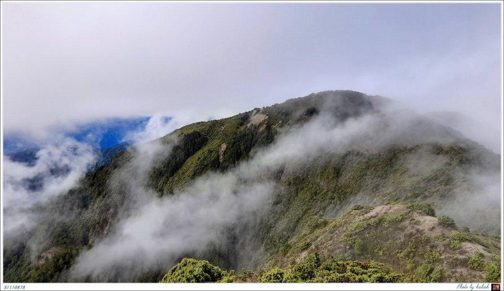 S1110878濃霧氤氳的山稜【馬利亞文路山】.jpg