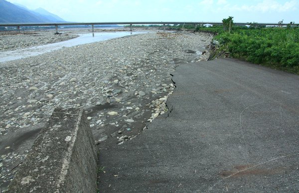 W980802荖濃溪堤岸【六龜】.JPG