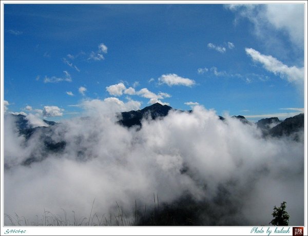 S960640雲裡的向陽山【庫哈諾辛山】.jpg