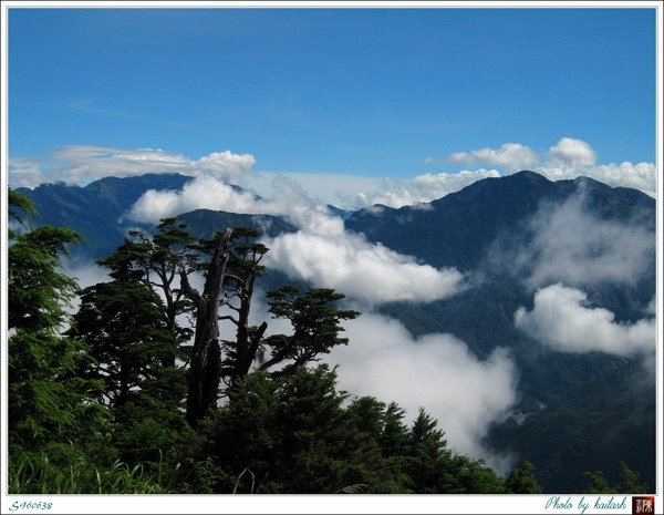 S960638雲裡的玉山群峰【庫哈諾辛山】.jpg