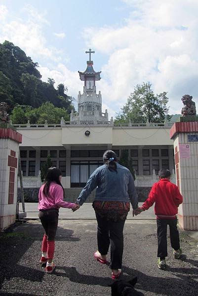 來自新竹的田媽媽，雖遭遇丈夫罹癌驟逝、生活困頓等重大打擊，仍堅強挑起生活重擔，帶領一家7口積極面對未來。1(台灣世界展望會提供)