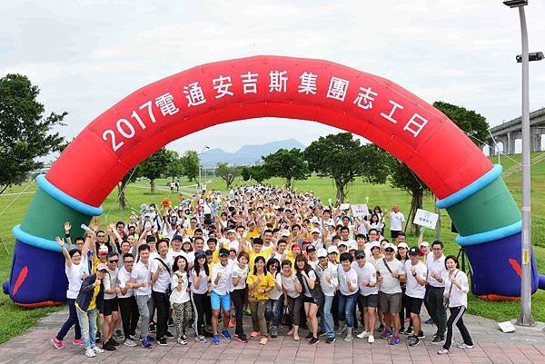 【新聞照片】2017電通安吉斯集團志工日 為樂山院生圓一場不平凡的3公里路跑夢.jpg