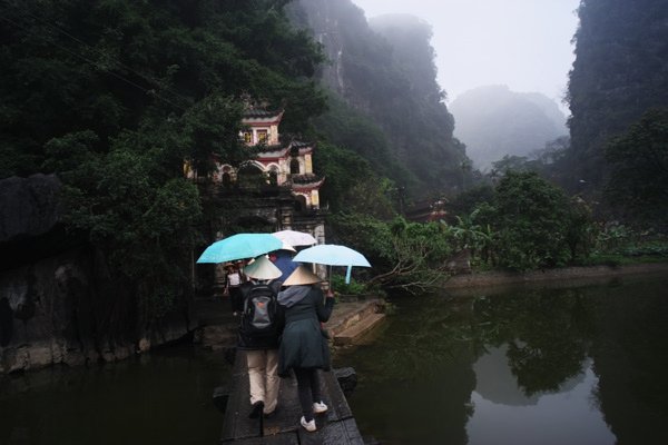 進碧峒寺