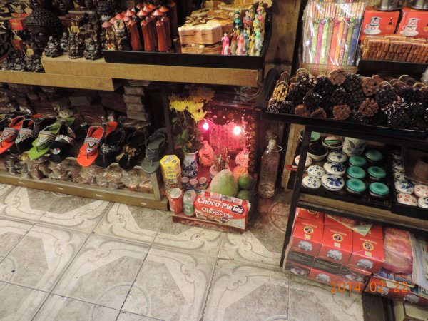 19店內的土地公