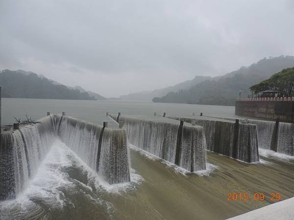 杜鵑颱風鋸齒堰