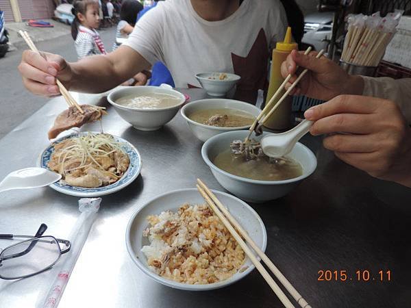 吃鴨肉飯