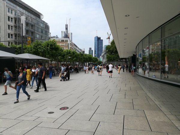 17ZEIL大街街景.jpg