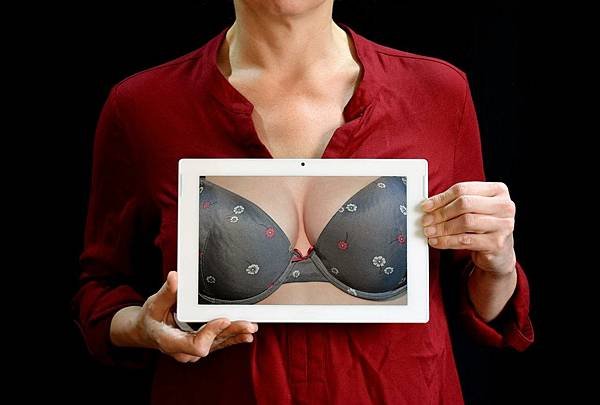 decollete-1688448_1280.jpg