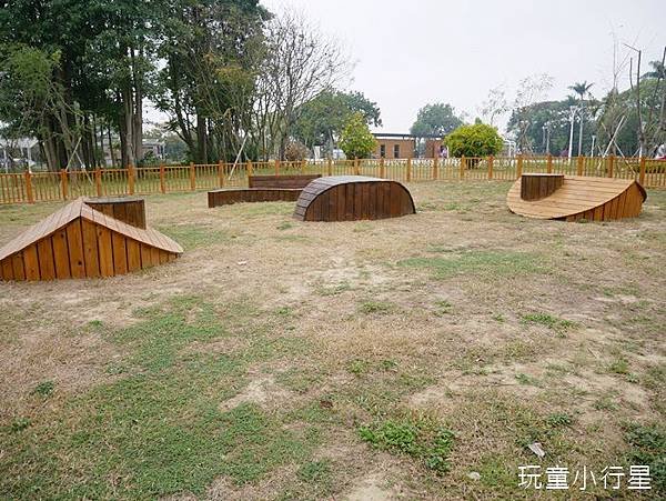 山上花園水道博物館毛小孩專區3.JPG