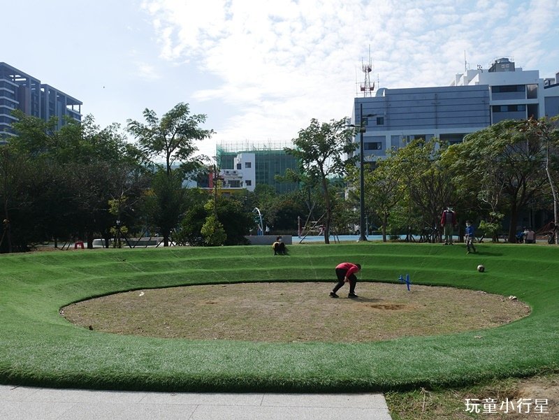 台南總圖閱之森公園1.JPG