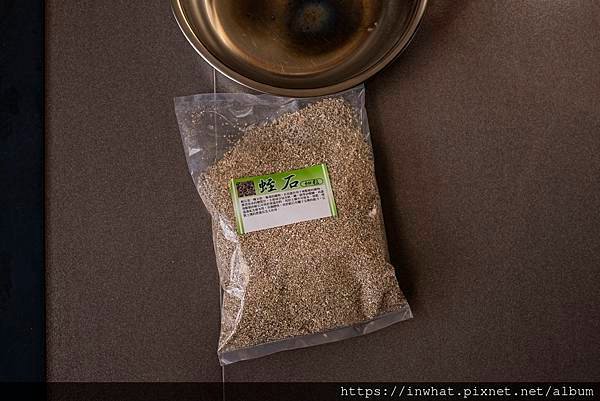 多肉生死錄-繼續-峨嵋山-小陶盆換盆-相機水泥盆(發表於11