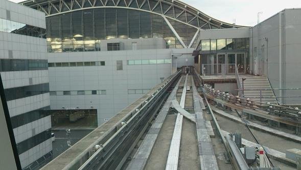 [2014-04-04] 電車で国際線の出発ゲートへ行った