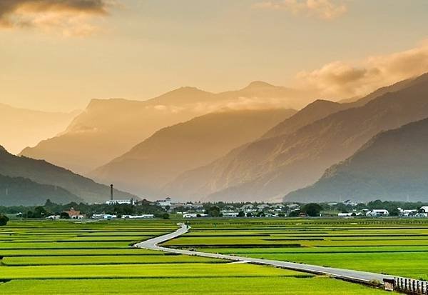 雙五星藍皮環島｜山月吊橋與小錐麓·花東縱谷品茗·震撼十鼓·蒙