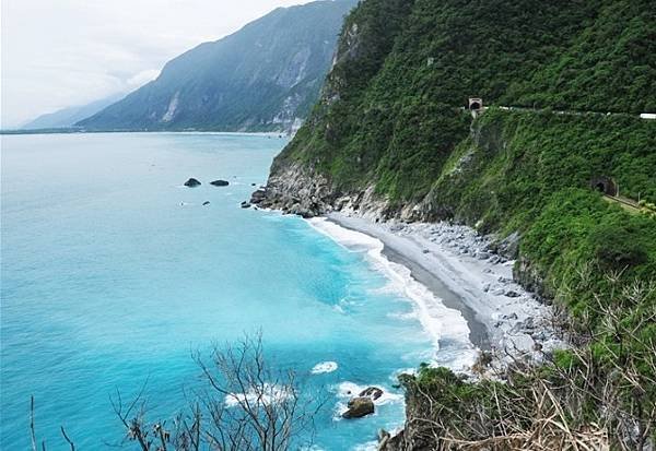 雙五星藍皮環島｜山月吊橋與小錐麓·花東縱谷品茗·震撼十鼓·蒙