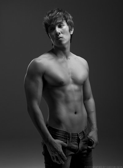 Muscle man Kim Dong Wan