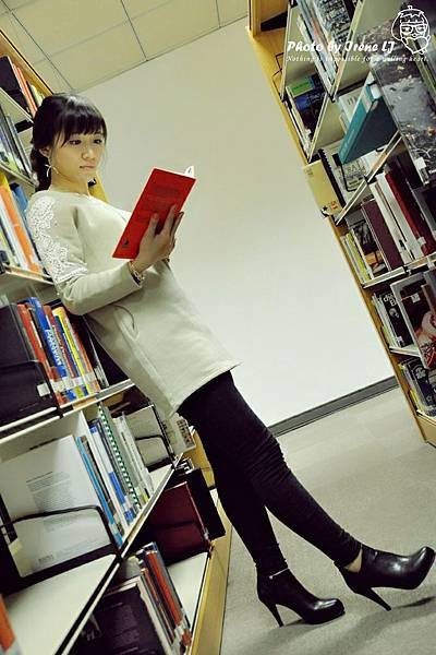 20121228_SHIN韓製超正低調感豹紋牛仔細身內搭褲 SARDiNE.變身九頭身搭配推薦! 韓系美人百搭新比例側V踝靴 SARDiNE.正韓♥質感肩袖提花珍珠保暖舖棉內刷毛長版T恤