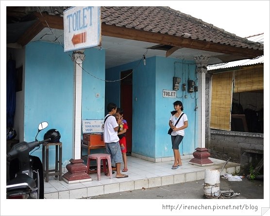 Bali180-海神廟廁所很簡陋.jpg