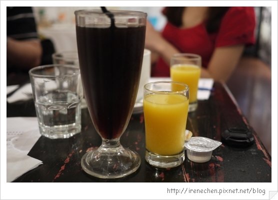 POSH08-小杯柳橙汁和大杯咖啡.jpg