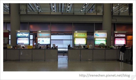 HK017-旅行社櫃台很稀微3.jpg