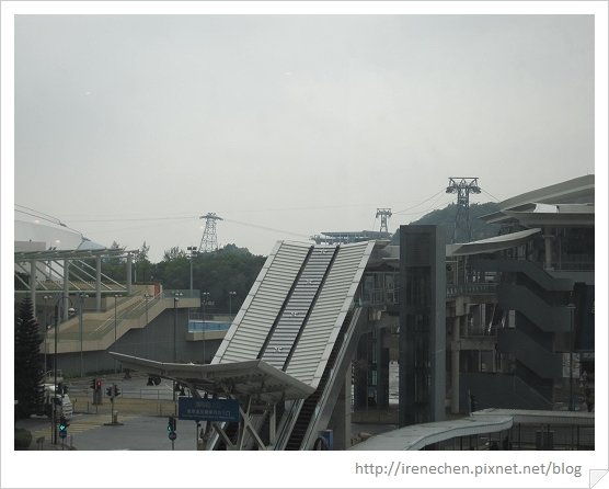 HK564-東薈城大食代美食廣場窗景.jpg