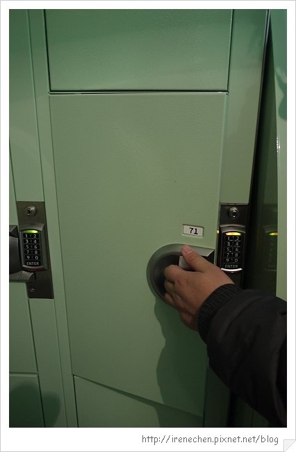 HK591-香港迪士尼樂園寄物櫃.jpg